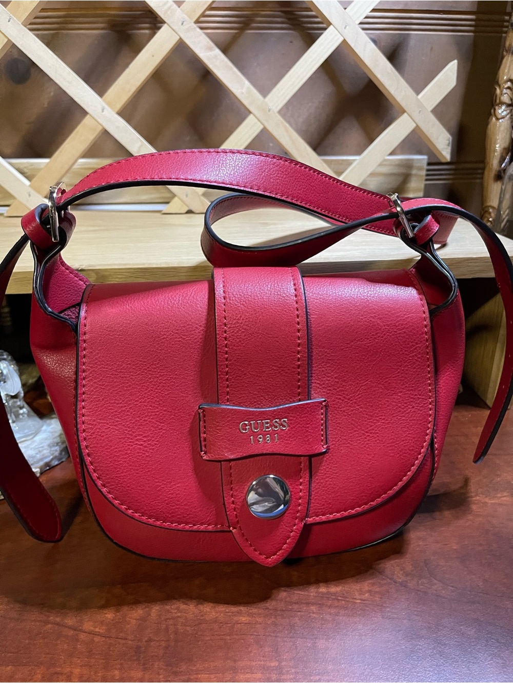 “Guess 1981” Cherry Red Saddle Flap Crossbody Bag / Pebbled Vegan Leather - Picture 3 of 13